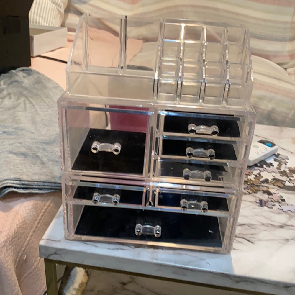 Makeup carrier